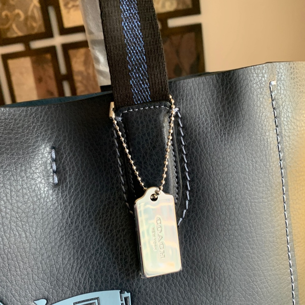 SOLD⛔️Authentic Coach pebbled Leather and suede logo snap tote - Picture 7 of 14
